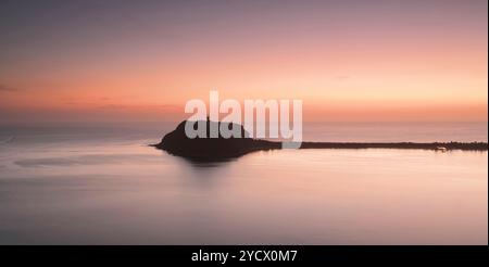 Vista panoramica di Barrenjoey Headland Pittwater all'alba Foto Stock