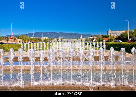 Fontane e paesaggio urbano nella città capitale di Zagabria Foto Stock