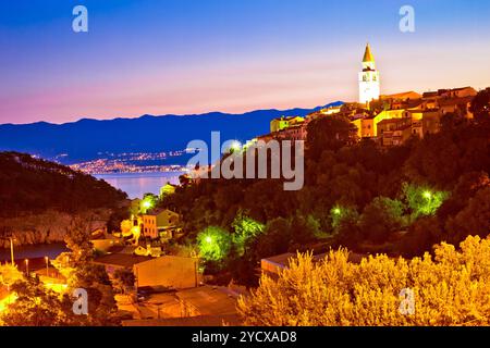 Vista serale della città di Vrbnik sull'isola di Krk Foto Stock