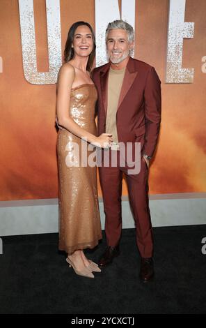 Los Angeles, CA. 23 ottobre 2024. Odette Annable, Dave Annable alla prima di Los Angeles della serie originale Paramount 'Lioness' Season 2 al Linwood Dunn Theater il 23 ottobre 2024 a Los Angeles, California. Crediti: Faye Sadou/Media Punch/Alamy Live News Foto Stock