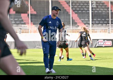 Heraklion, Grecia. 24 ottobre 2024. Il capo allenatore Ives Serneels, nella foto durante la sessione di allenamento del giorno -1 in vista di una partita tra le squadre nazionali di Grecia e Belgio, chiamata Red Flames nel primo play-off della competizione di qualificazione europea femminile 2023-24, giovedì 24 ottobre 2024 a Heraklion, in Grecia. Crediti: Sportpix/Alamy Live News Foto Stock