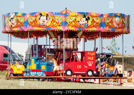 Un giro in fiera per bambini all'Ackworth Classic Vehicle Rally, West Yorkshire UK nel 2005 Foto Stock