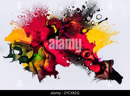 Una composizione dinamica di gocce d'inchiostro vibranti ed esplosive in uno spettro di colori tra cui rosso, giallo, verde e nero, creando un ab visivamente sorprendente Foto Stock
