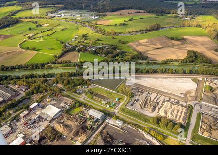 Luftbild, Gewerbepark Bucholtwelmen-West mit R-Gestein Niederrhein Nassaufbereitungsanlage der HDB Recycling GmbH am Wesel-Datteln-Kanal, Kanalbrücke Welmer Weg, Umspannanlage Niederrhein, Welmer Weg und Umspannanlage Niederrhein Amprion, Bucholtwelmen, Hünxe, Niederrhein, Nordfalrhein-Westfalin-Westfalin-West mit Deutschland ACHTUNGxMINDESTHONORARx60xEURO *** Vista aerea, parco industriale Bucholtwelmen West con R Gestein Niederrhein impianto di lavorazione a umido di HDB Recycling GmbH sul canale Wesel Datteln, ponte canale Welmer Weg, stazione di trasformazione Niederrhein, Welmer Weg e stazione di trasformazione Niederrhein Amprion Foto Stock
