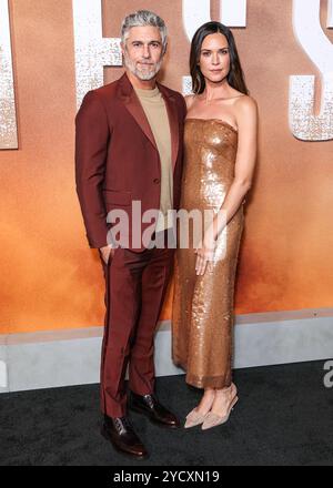 HOLLYWOOD, LOS ANGELES, CALIFORNIA, Stati Uniti d'America - 23 OTTOBRE: Dave Annable e la moglie Odette Annable arrivano alla prima di Los Angeles della serie originale "Lioness" di Paramount+stagione 2 tenutasi presso l'Academy of Motion Picture Arts Sciences - Linwood Dunn Theater il 23 ottobre 2024 a Hollywood, Los Angeles, California, Stati Uniti. (Foto di Xavier Collin/Image Press Agency) Foto Stock