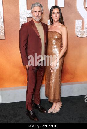 HOLLYWOOD, LOS ANGELES, CALIFORNIA, Stati Uniti d'America - 23 OTTOBRE: Dave Annable e la moglie Odette Annable arrivano alla prima di Los Angeles della serie originale "Lioness" di Paramount+stagione 2 tenutasi presso l'Academy of Motion Picture Arts Sciences - Linwood Dunn Theater il 23 ottobre 2024 a Hollywood, Los Angeles, California, Stati Uniti. (Foto di Xavier Collin/Image Press Agency) Foto Stock