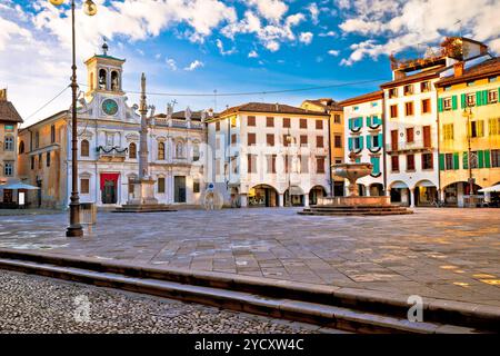 Piazza San Giacomo a Udine vista punti di riferimento Foto Stock