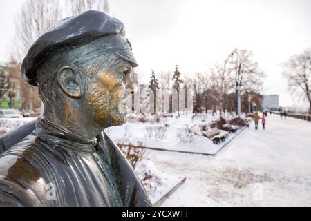 Samara, Russia - Febbraio 03, 2018: Monumento al compagno Sukhov, il personaggio principale del film "Il bianco sole del deserto". Dettaglio Foto Stock