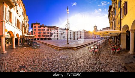 Piazza San Giacomo a Udine il tramonto vista panoramica Foto Stock