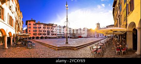 Piazza San Giacomo a Udine il tramonto vista panoramica Foto Stock