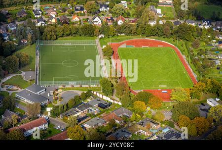 Luftbild, Fußballstadion mit Nebenplatz und Leichtathletikstadion, SV 08/29 Friedrichsfeld e.V., Am Tannenbusch, Friedrichsfeld, Voerde, Niederrhein, Nordrhein-Westfalen, Deutschland ACHTUNGxMINDESTHONORARx60xEURO *** Vista aerea, stadio di calcio con campo laterale e stadio di atletica, SV 08 29 Friedrichsfeld e V , am Tannenbusch, Friedrichsfeld, Voerde, Niederrhein, Nordrhein Westfalen, Germania ACHTUNGxMINDESTHONORARx60xEURO Foto Stock