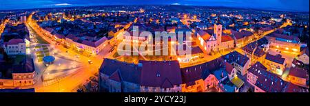 Città di antenna Krizevci panoramica vista notturna Foto Stock