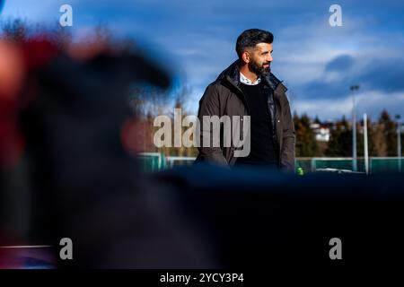 Reykjavik, Islanda. 24 ottobre 2024. L'allenatore di Cercle Miron Muslic, nella foto all'inizio di una partita di calcio tra l'islandese Vikingur Reykjavik e il belga Cercle Brugge KSV, giovedì 24 ottobre 2024, a Reykjavik, Islanda, il secondo giorno della fase a gironi del torneo UEFA Conference League. BELGA PHOTO ARNI TORFASON credito: Belga News Agency/Alamy Live News Foto Stock