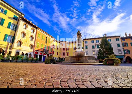 Città di Cividale del Friuli colorato piazza italiana view Foto Stock