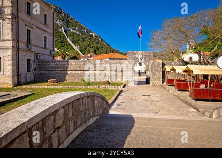 Ston Town Gate e pareti Visualizza Foto Stock