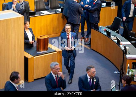 Vienna, Vienna, AUSTRIA. 24 ottobre 2024. Voto di HERBERT KICKL durante l'elezione del 1.Presidente del Consiglio nazionale alla riunione costituente del neo-eletto Consiglio nazionale del Parlamento austriaco. (Credit Image: © Andreas Stroh/ZUMA Press Wire) SOLO PER USO EDITORIALE! Non per USO commerciale! Foto Stock