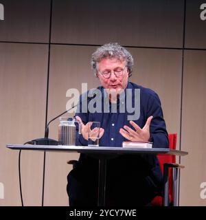 Ingo Schulze bei der Lesung von Zu Gast im Westen in der Akademie der Künste, Berlino, Pariser Platz *** Ingo Schulze alla lettura di Zu Gast im Westen presso l'Akademie der Künste, Berlino, Pariser Platz Foto Stock