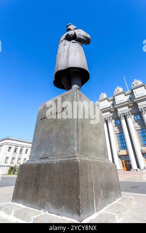 Samara, Russia - 15 Maggio 2018: Monumento a la valeriana Kuibyshev contro il cielo blu presso la piazza centrale Foto Stock