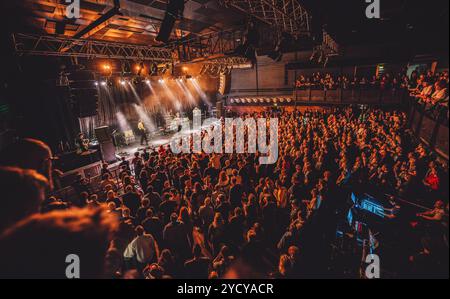 Copenaghen, Danimarca. 21 ottobre 2024. Il gruppo punk rock inglese Kid Kapichi esegue un concerto dal vivo all'Amager Bio di Copenaghen. Foto Stock