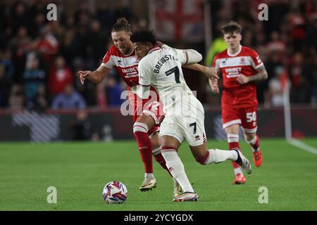 Rhian Brewster dello Sheffield United in azione con Luke Ayling di Middlesbrough durante il match per il titolo Sky Bet tra Middlesbrough e Sheffield United al Riverside Stadium di Middlesbrough, mercoledì 23 ottobre 2024. (Foto: Mark Fletcher | mi News) crediti: MI News & Sport /Alamy Live News Foto Stock