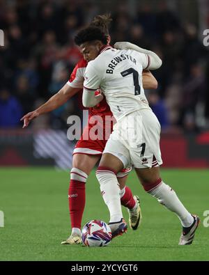 Rhian Brewster dello Sheffield United in azione con Luke Ayling di Middlesbrough durante il match per il titolo Sky Bet tra Middlesbrough e Sheffield United al Riverside Stadium di Middlesbrough, mercoledì 23 ottobre 2024. (Foto: Mark Fletcher | mi News) crediti: MI News & Sport /Alamy Live News Foto Stock