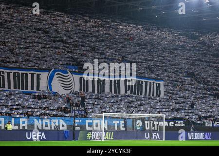 Tifosi dell'Atalanta BC visti durante la fase di UEFA Champions League 2024/25 - partita 3 tra l'Atalanta BC e il Celtic FC allo stadio Gewiss. Punteggio finale: Atalanta BC 0 : 0 Celtic FC. Foto Stock