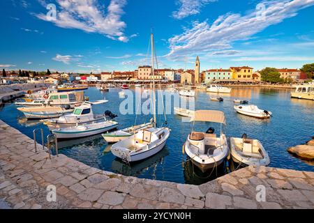 Vista sul lungomare della città di Fazana Foto Stock