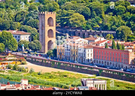 Torre di San Niccolo sul lungomare dell'Arno a Firenze Foto Stock