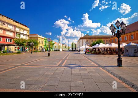 Vista sulla piazza e sull'architettura della città di Sombor Foto Stock