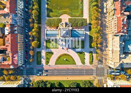 Vista aerea dei monumenti di Piazza Tomislav, re di Zagabria Foto Stock