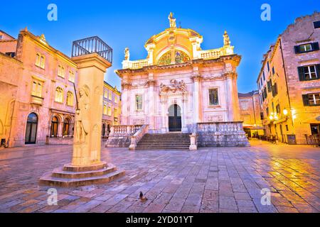 Pilastro di Orlando dal 1418 d.C. e Chiesa di san Blasio a Dubrovnik Foto Stock