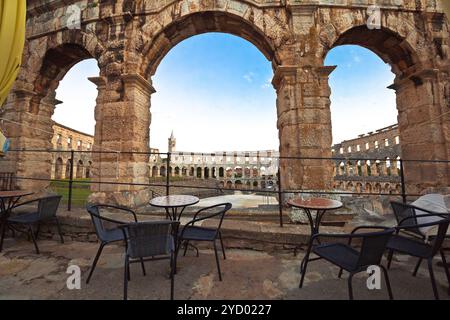 Arena Pola, storico anfiteatro romano, archi e vista di dettaglio Foto Stock