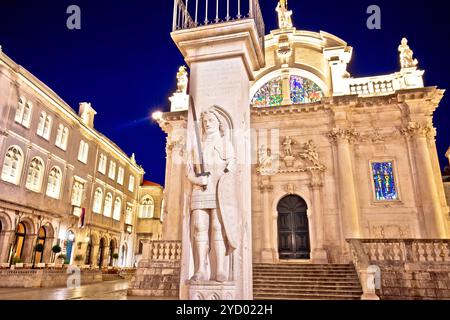 Pilastro di Orlando dal 1418 d.C. e Chiesa di san Blasio a Dubrovnik Foto Stock