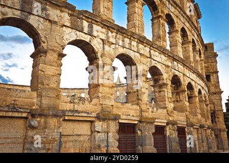 Arena Pola, storico anfiteatro romano, archi e vista di dettaglio Foto Stock