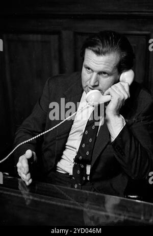 L'uomo d'affari e politico argentino Jorge Zorreguieta durante un'intervista stampa a Buenos Aires, Argentina, 2 maggio 1969. Foto Stock