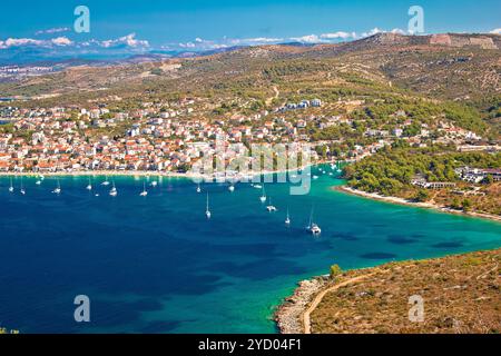 Primosten arcipelago e blu del mare Adriatico visualizza Foto Stock