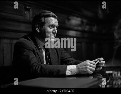 L'uomo d'affari e politico argentino Jorge Zorreguieta durante un'intervista stampa a Buenos Aires, Argentina, 2 maggio 1969. Foto Stock