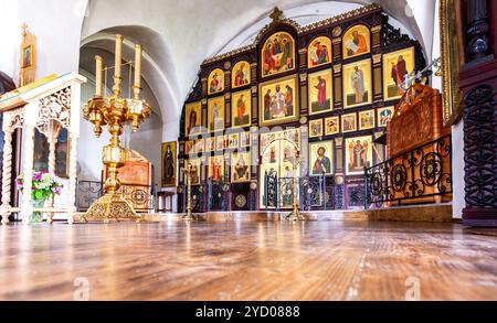 Iconostasi ortodossa all'interno della Chiesa Foto Stock