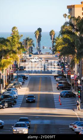 Panoramica del centro di Ventura con numerosi ristoranti Foto Stock