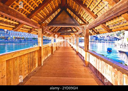 Ponte della Cappella (Kapellbrucke) storico ponte in legno a Lucerna Foto Stock