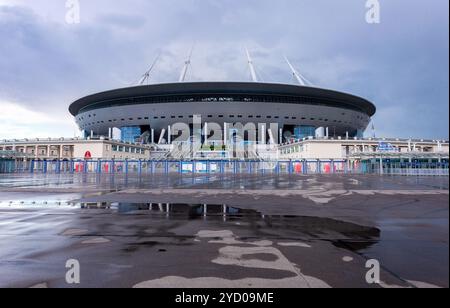 Saint Petersburg, Russia - 8 Agosto 2018: San Pietroburgo Arena football Stadium sull isola Krestovsky. Vista esterna del nuovo e moderno stadio di calcio Zen Foto Stock