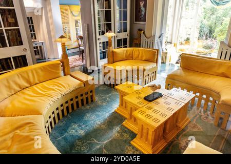 La Spring Room all'interno della Cosmic House in stile postmoderno, Londra, Inghilterra Foto Stock