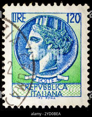 30 lire Siracusana fluorescente - francobollo italiano con una moneta greca di illustrazione Siracusa 1968/1969 serie ordinaria - francobollo italiano Foto Stock