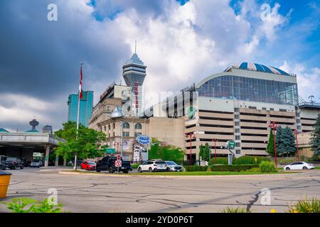 Cascate del Niagara, Ontario - 5 agosto 2024: Skyline delle cascate del Niagara in un giorno d'estate. Foto Stock