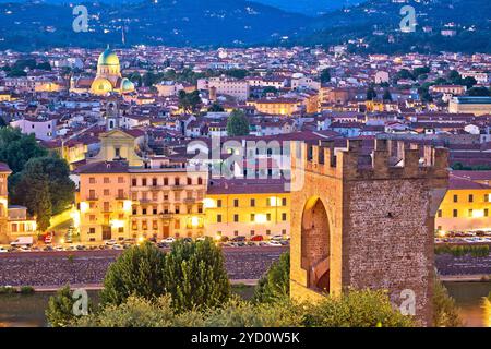 Vista serale dei tetti e della torre di San Niccolo Foto Stock