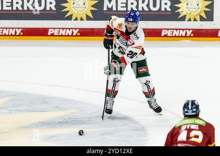 Cody Kunyk (Augsburger Panther, 20) Penny DEL: D?sseldorfer EG - Augsburger Panther; D?sseldorf, PSD Bank Dome; 24.10.2024 Foto Stock