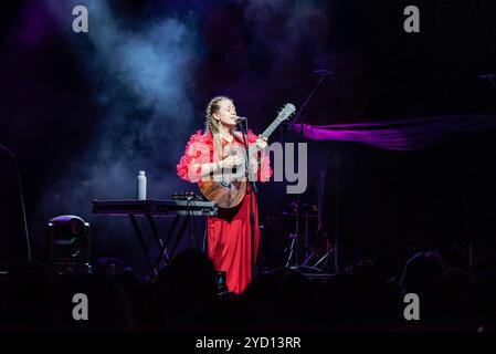 Concerto di musica - Anna B Savage - apertura St. Vincent Anna B Savage Milano Fabrique Italia Copyright: XMirkoxFava/TSCKx/xLiveMediax LPM 1573858 Foto Stock