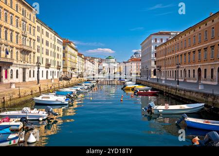 Canale di Trieste e Ponte Rosso, vista piazza città della regione Friuli Venezia Giulia di Italia Foto Stock