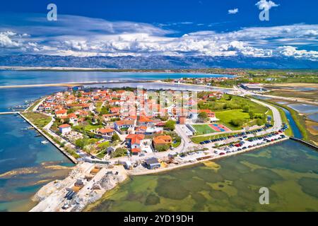 Vista aerea della città storica di Nin laguna Foto Stock