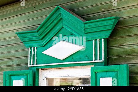 Vintage in legno tradizionali decorazioni scolpite della vecchia casa Foto Stock